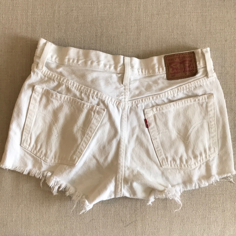 White denim shorts distressed - Picture 3 of 7